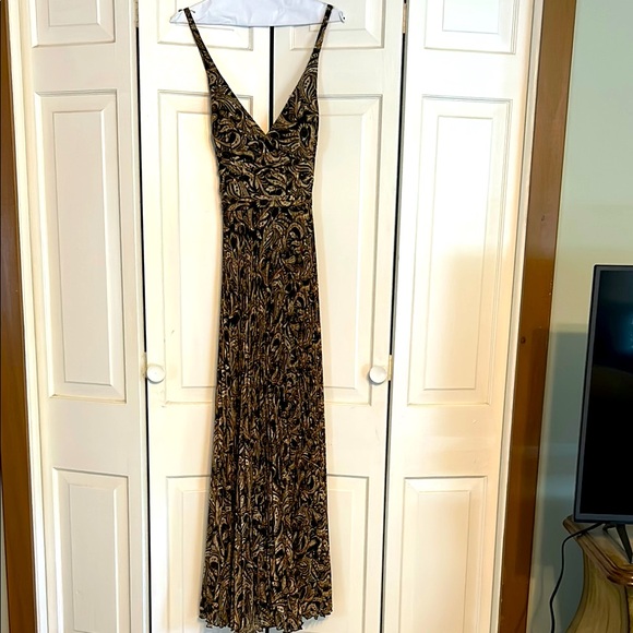 Laundry By Shelli Segal Dresses & Skirts - Elegant Brown Paisley Pleated Maxi Dress